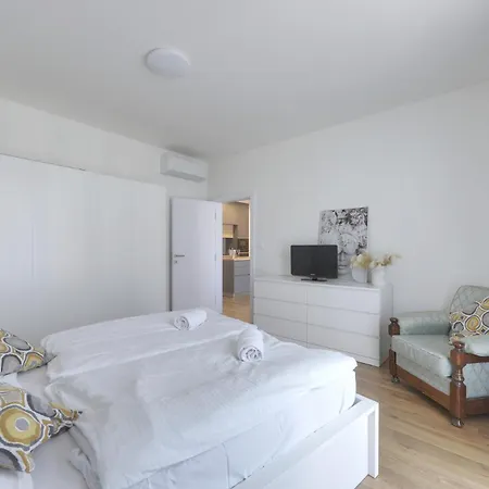 Shon Old Town Apartment *