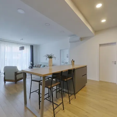 Shon Old Town Apartment *